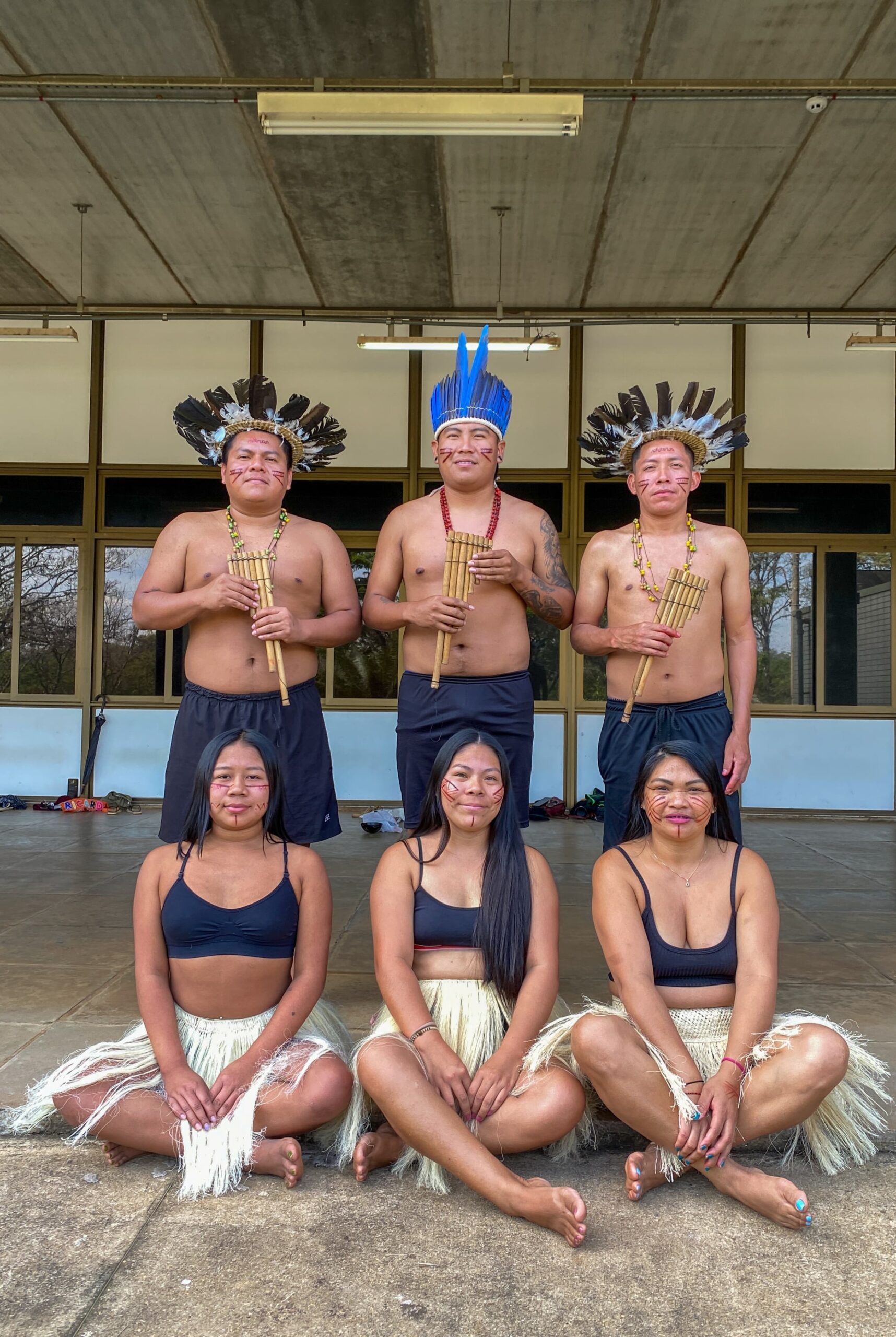 <a href="https://www.instagram.com/festivalbosenimi?igsh=bmpzZnc2eXc0emIy " target="_blank">Karisú <br> Filhos do Rio Negro</a>