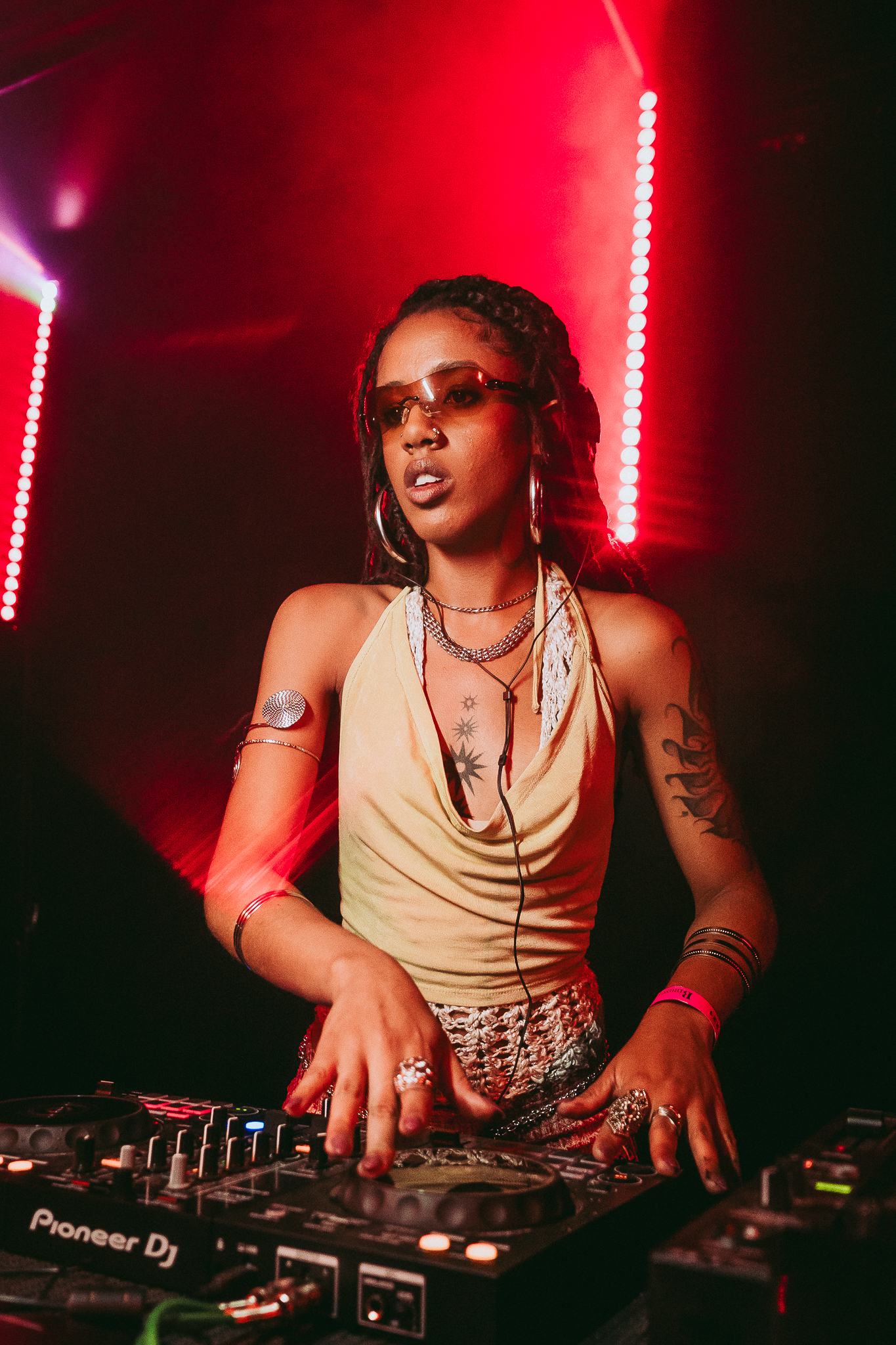 <a href="https://www.instagram.com/ifeellikekalm" target=_blank">DJ KALM</a>